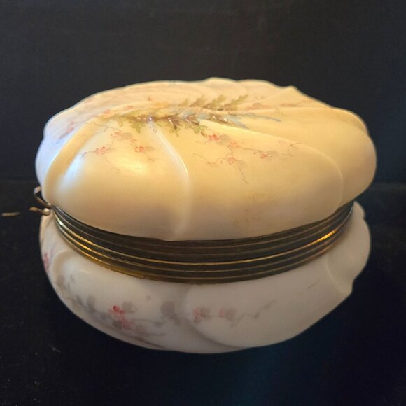 Stunning large Wavecrest Dresser Box with Ferns and Floral - Picture 8 of 10